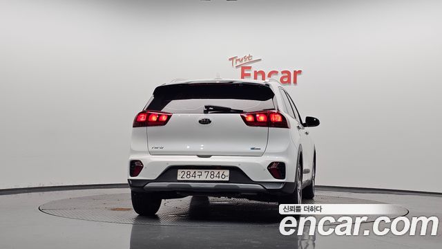 Kia Niro 1.6 HEV Luxury 2020 — фото 4