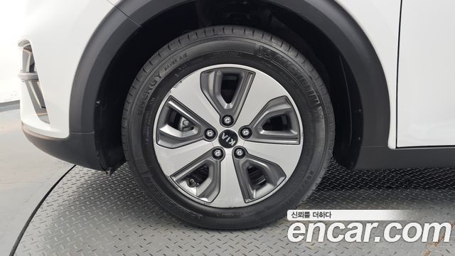 Kia Niro 1.6 HEV Luxury 2020 — фото 5