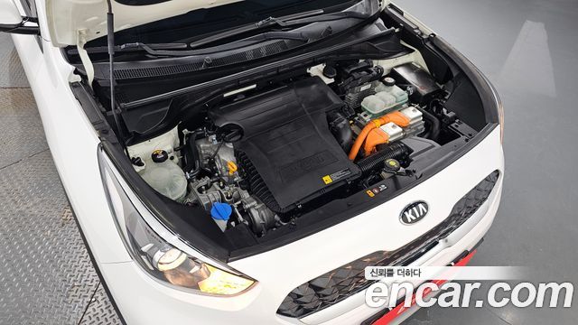 Kia Niro 1.6 HEV Luxury 2020 — фото 6
