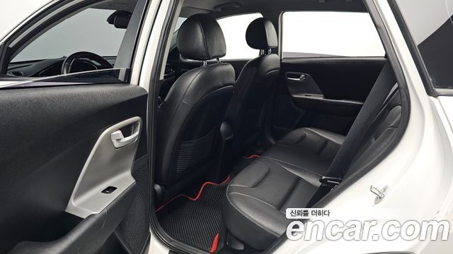 Kia Niro 1.6 HEV Luxury 2020 — фото 12