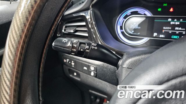 Kia Niro 1.6 HEV Luxury 2020 — фото 17