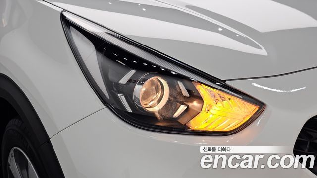 Kia Niro 1.6 HEV Luxury 2020 — фото 22