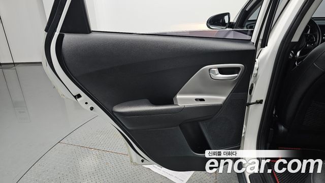 Kia Niro 1.6 HEV Luxury 2020 — фото 25