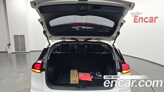 Kia Niro 1.6 HEV Luxury 2020 — фото 31