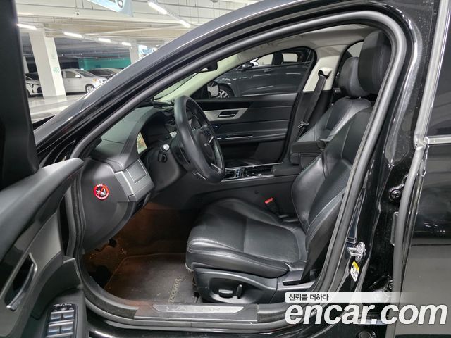 Jaguar XF (X260) 20d Prestige 2018 — фото 9