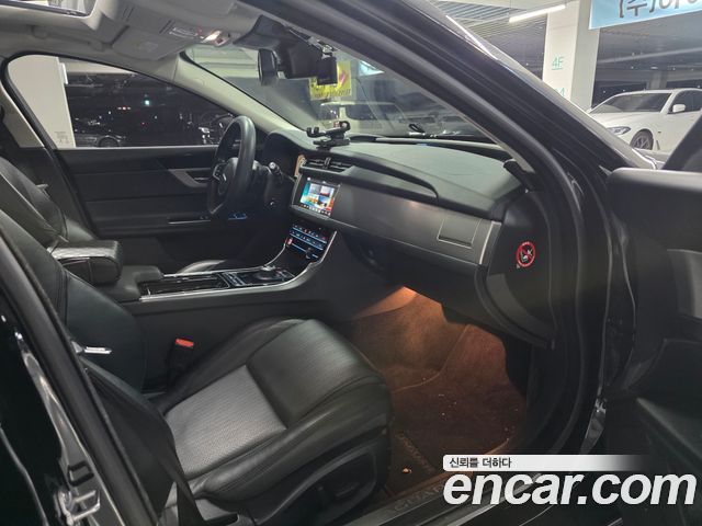Jaguar XF (X260) 20d Prestige 2018 — фото 21