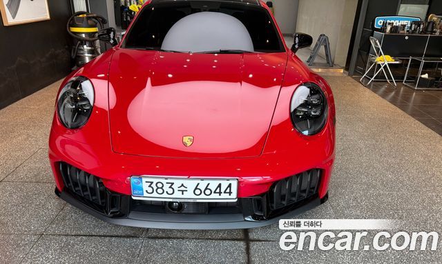 Porsche 911 (992) Carrera 4 GTS