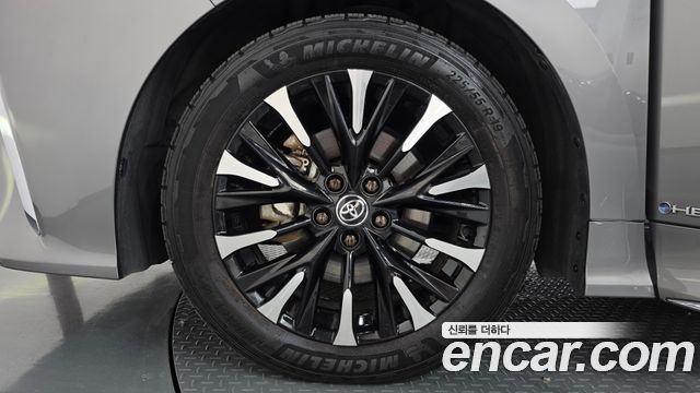 Toyota Alphard (IV) 2.5 HEV Executive AWD 2024 — фото 5