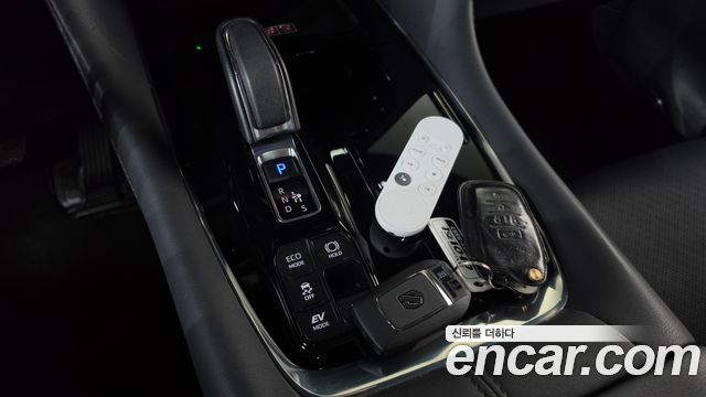 Toyota Alphard (IV) 2.5 HEV Executive AWD 2024 — фото 9