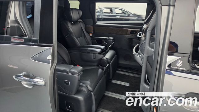 Toyota Alphard (IV) 2.5 HEV Executive AWD 2024 — фото 11