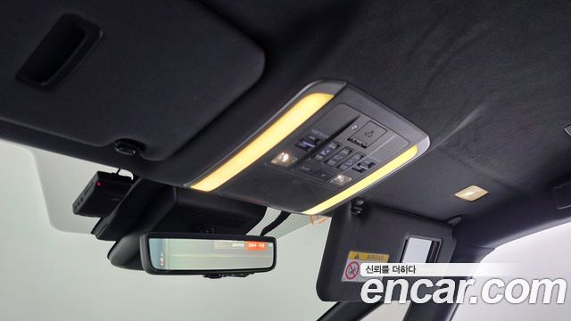 Toyota Alphard (IV) 2.5 HEV Executive AWD 2024 — фото 15