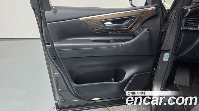 Toyota Alphard (IV) 2.5 HEV Executive AWD 2024 — фото 24