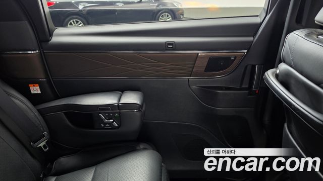 Toyota Alphard (IV) 2.5 HEV Executive AWD 2024 — фото 25