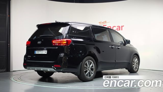 Kia Carnival 9-Seater Noblesse Special 2019 — фото 2