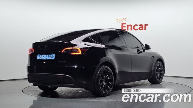 Tesla Model Y Long Range AWD 2024 — фото 2