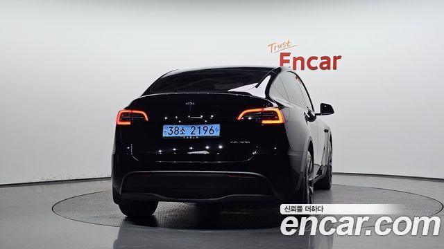 Tesla Model Y Long Range AWD 2024 — фото 4