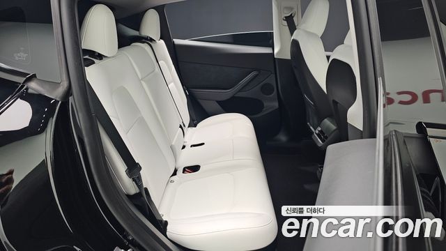 Tesla Model Y Long Range AWD 2024 — фото 15
