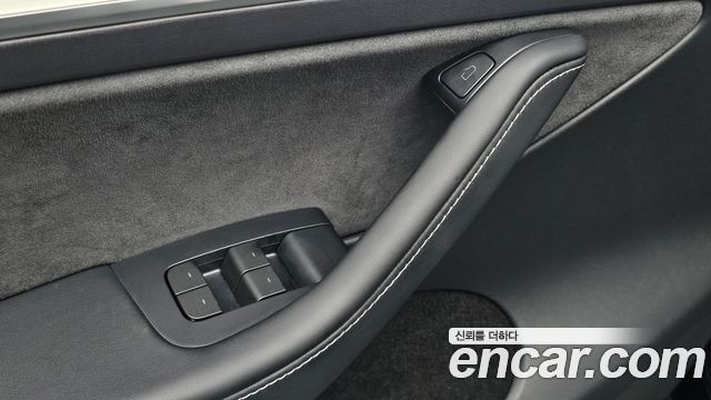 Tesla Model Y Long Range AWD 2024 — фото 36