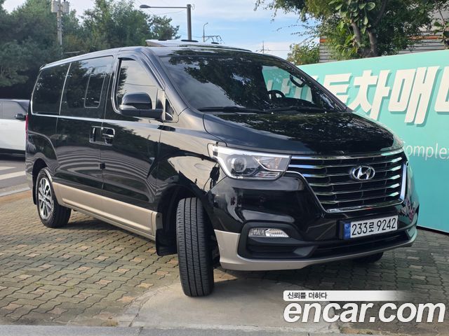 Hyundai Grand Starex 4WD Urban 9-Seater Exclusive