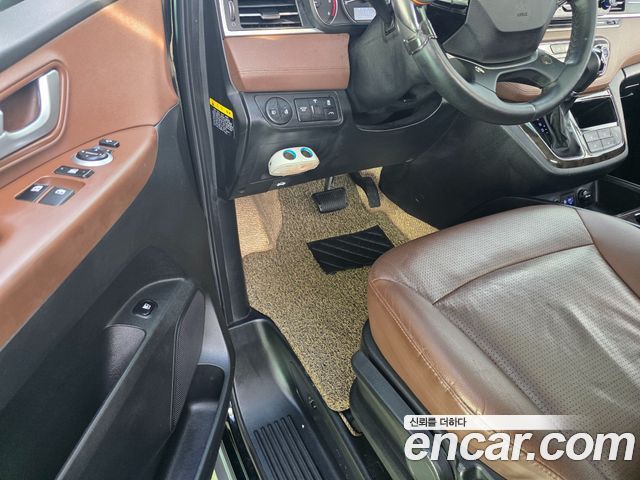 Hyundai Grand Starex 4WD Urban 9-Seater Exclusive 2019 — фото 10