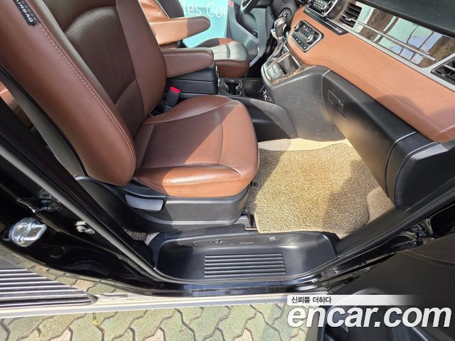 Hyundai Grand Starex 4WD Urban 9-Seater Exclusive 2019 — фото 16