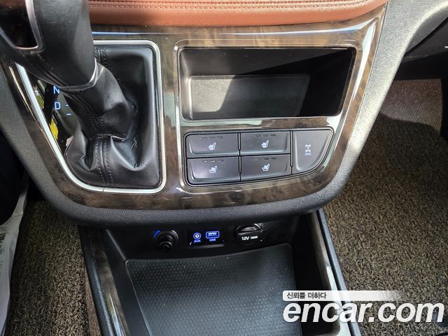 Hyundai Grand Starex 4WD Urban 9-Seater Exclusive 2019 — фото 17