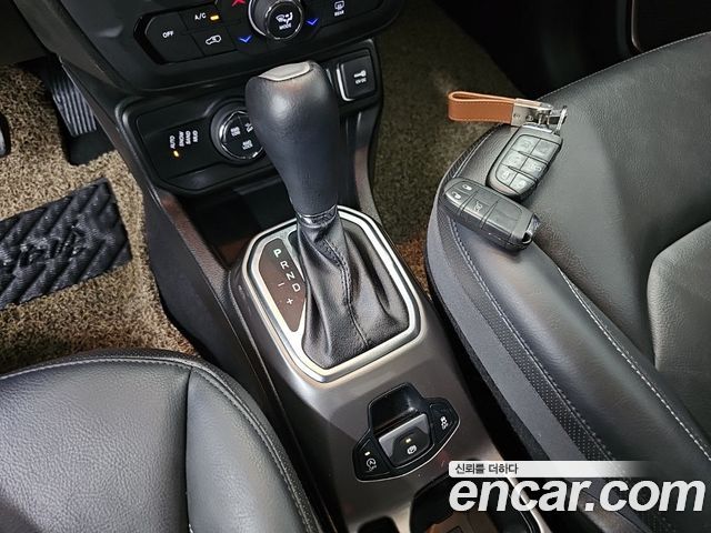 Jeep Renegade 2.0 Diesel Limited AWD 2018 — фото 8