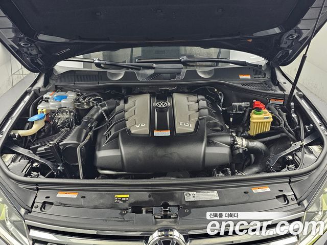 Volkswagen Touareg V6 3.0 TDI R-Line 7P5 2016 — фото 6