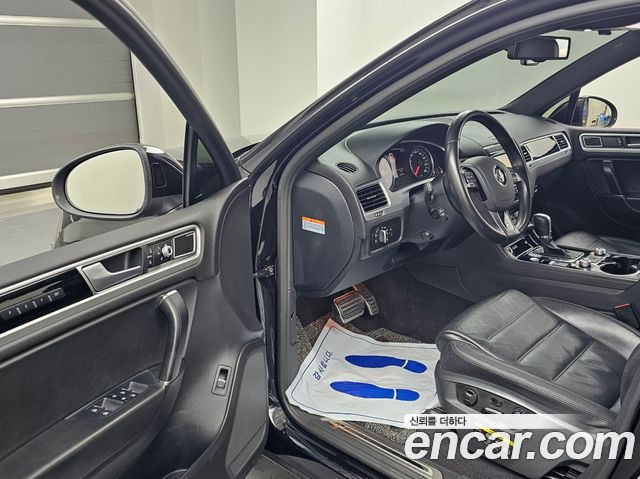 Volkswagen Touareg V6 3.0 TDI R-Line 7P5 2016 — фото 15