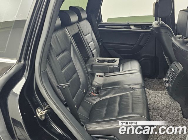 Volkswagen Touareg V6 3.0 TDI R-Line 7P5 2016 — фото 16
