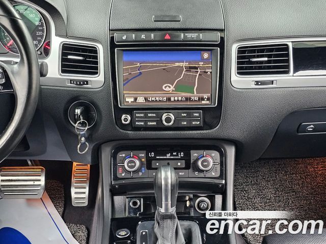 Volkswagen Touareg V6 3.0 TDI R-Line 7P5 2016 — фото 18