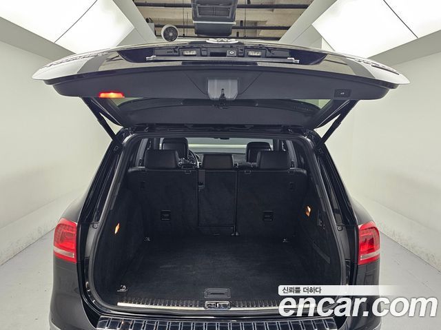 Volkswagen Touareg V6 3.0 TDI R-Line 7P5 2016 — фото 23