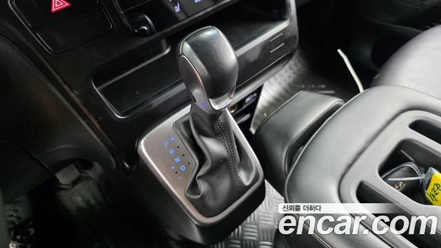 Hyundai Staria Cargo 3-Seater Modern 2022 — фото 9