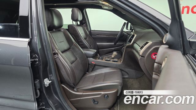 Jeep Grand Cherokee 3.0 Diesel Overland Summit WK2 2017 — фото 11