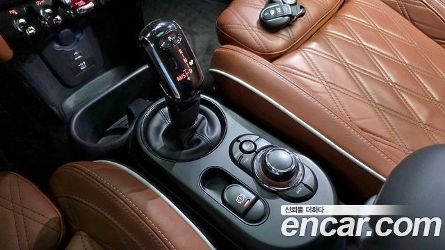MINI Cooper 5-Door Piccadilly Edition 3rd 2022 — фото 9