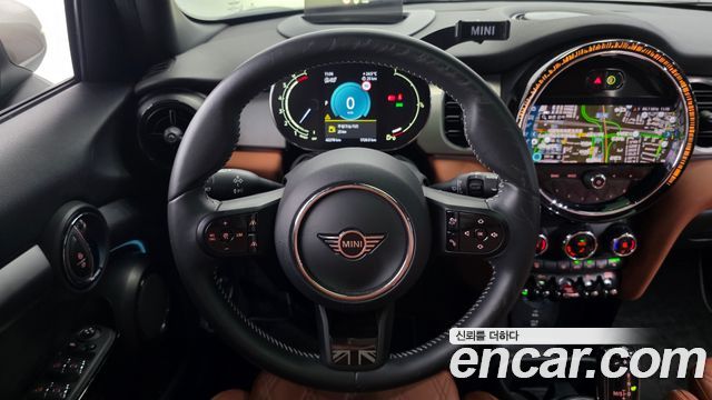 MINI Cooper 5-Door Piccadilly Edition 3rd 2022 — фото 17