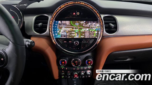 MINI Cooper 5-Door Piccadilly Edition 3rd 2022 — фото 18