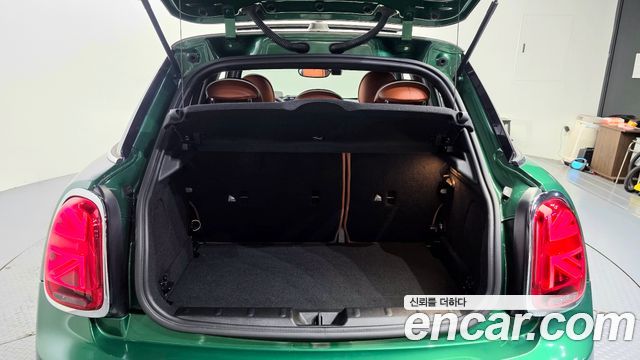 MINI Cooper 5-Door Piccadilly Edition 3rd 2022 — фото 23