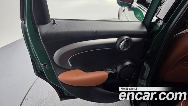 MINI Cooper 5-Door Piccadilly Edition 3rd 2022 — фото 31