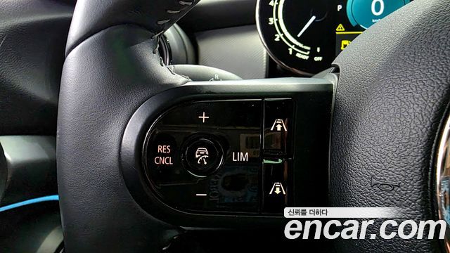 MINI Cooper 5-Door Piccadilly Edition 3rd 2022 — фото 35