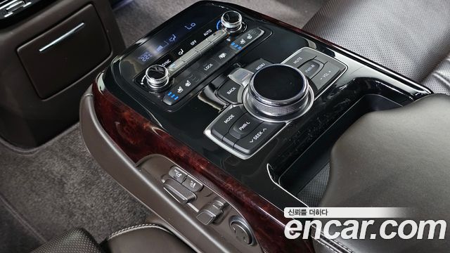 Genesis EQ900 5.0 GDI AWD Prestige 2018 — фото 35