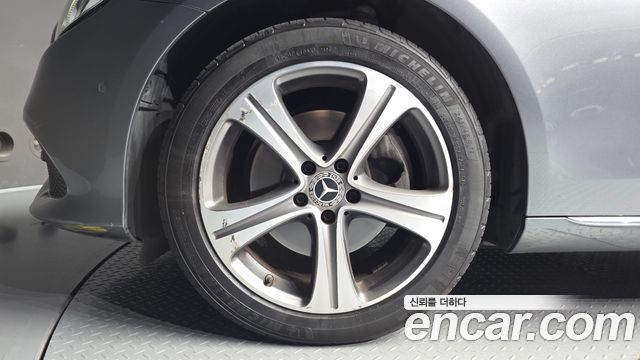 Mercedes-Benz E-Class (W213) E220d Avantgarde 2019 — фото 5