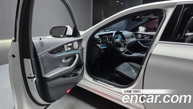 Mercedes-Benz E-Class (W213) E220d 4MATIC AMG Line 2022 — фото 10