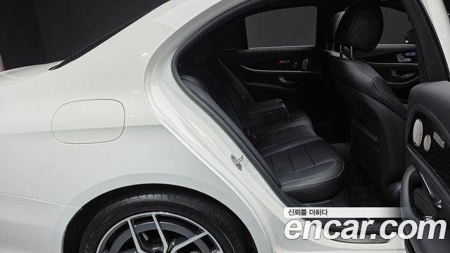 Mercedes-Benz E-Class (W213) E220d 4MATIC AMG Line 2022 — фото 15