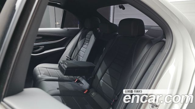 Mercedes-Benz E-Class (W213) E220d 4MATIC AMG Line 2022 — фото 16