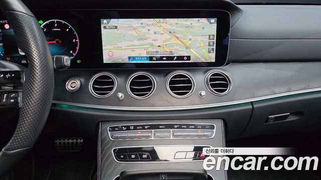Mercedes-Benz E-Class (W213) E220d 4MATIC AMG Line 2022 — фото 17