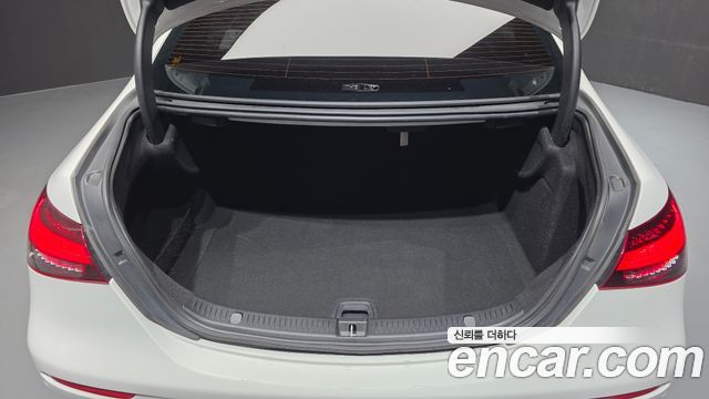 Mercedes-Benz E-Class (W213) E220d 4MATIC AMG Line 2022 — фото 21