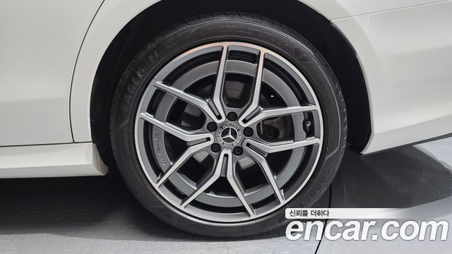 Mercedes-Benz E-Class (W213) E220d 4MATIC AMG Line 2022 — фото 27