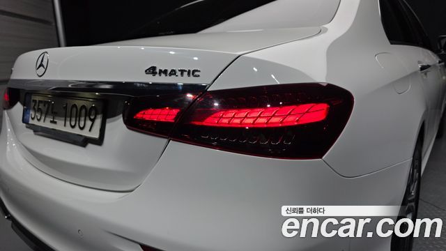 Mercedes-Benz E-Class (W213) E220d 4MATIC AMG Line 2022 — фото 29