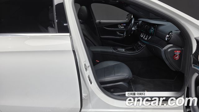 Mercedes-Benz E-Class (W213) E220d 4MATIC AMG Line 2022 — фото 32